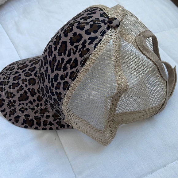 Leopard hat - Picture 2 of 3